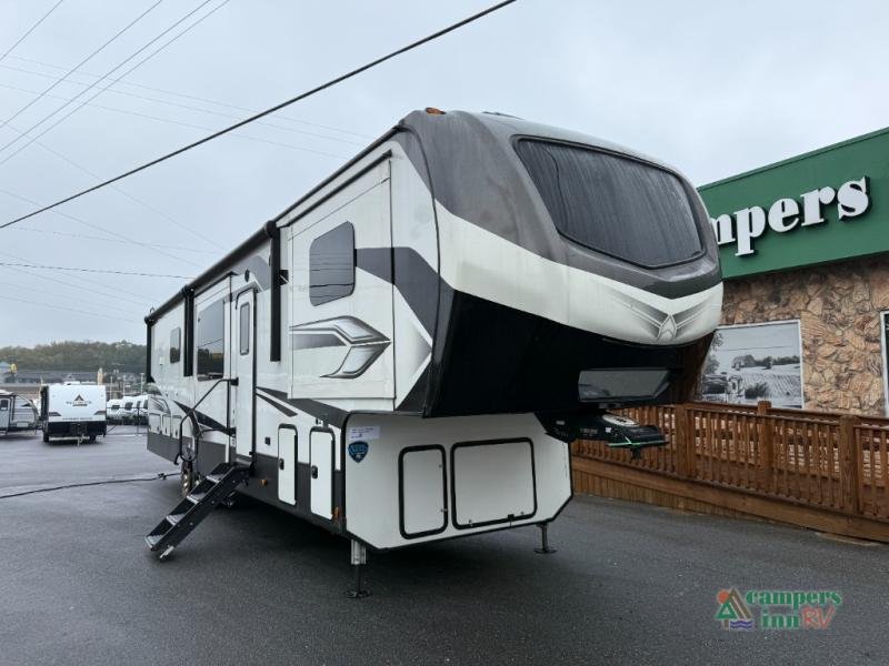 2023 Keystone RV Alpine — front three-quarter view