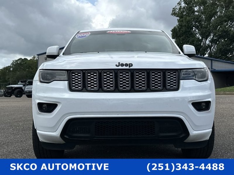 2020 Jeep Grand Cherokee in Bright White Clearcoat — front three-quarter view