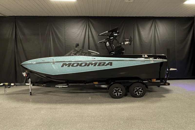 2025 Moomba Craz — front three-quarter view