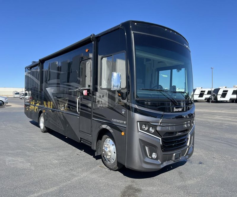 2026 Fleetwood BOUNDER — front three-quarter view