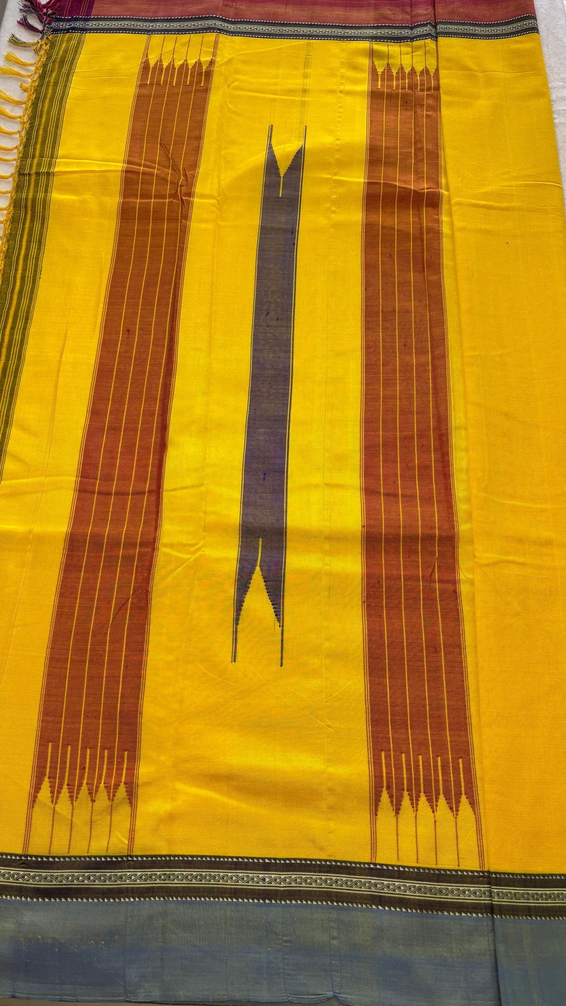 Minimal Chikki Paras Border Pure Cotton Handloom Ilkal - Yellow - Light Pink & Blue Border authentic saree - view 2