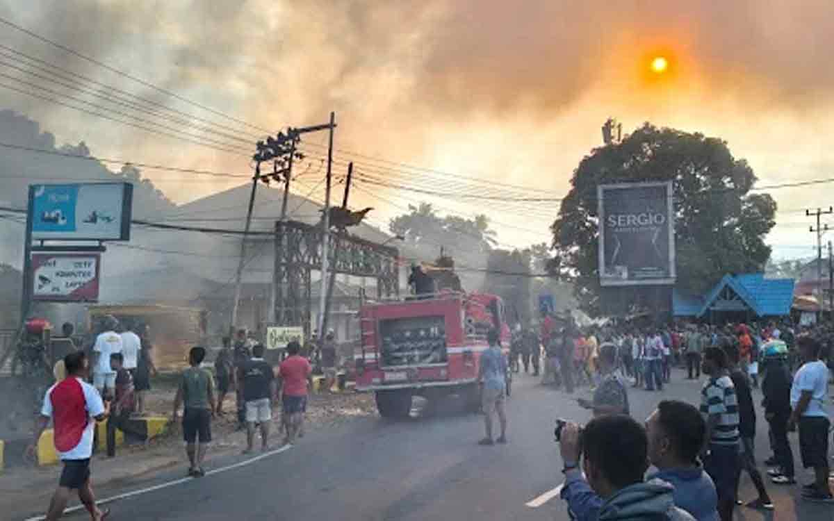 Mencekam! Kebakaran Hebat di Waena Jayapura, 11 Ruko Tak Terselamatkan