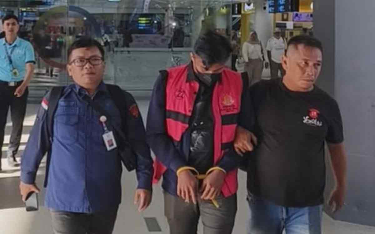 Heboh! 2 Tahun Buronan Kasus Korupsi KUR Rp 6,2 M Akhirnya Diciduk di Pontianak Heboh! 2 Tahun Buronan Kasus Korupsi KUR Rp 6,2 M Akhirnya Diciduk di Pontianak