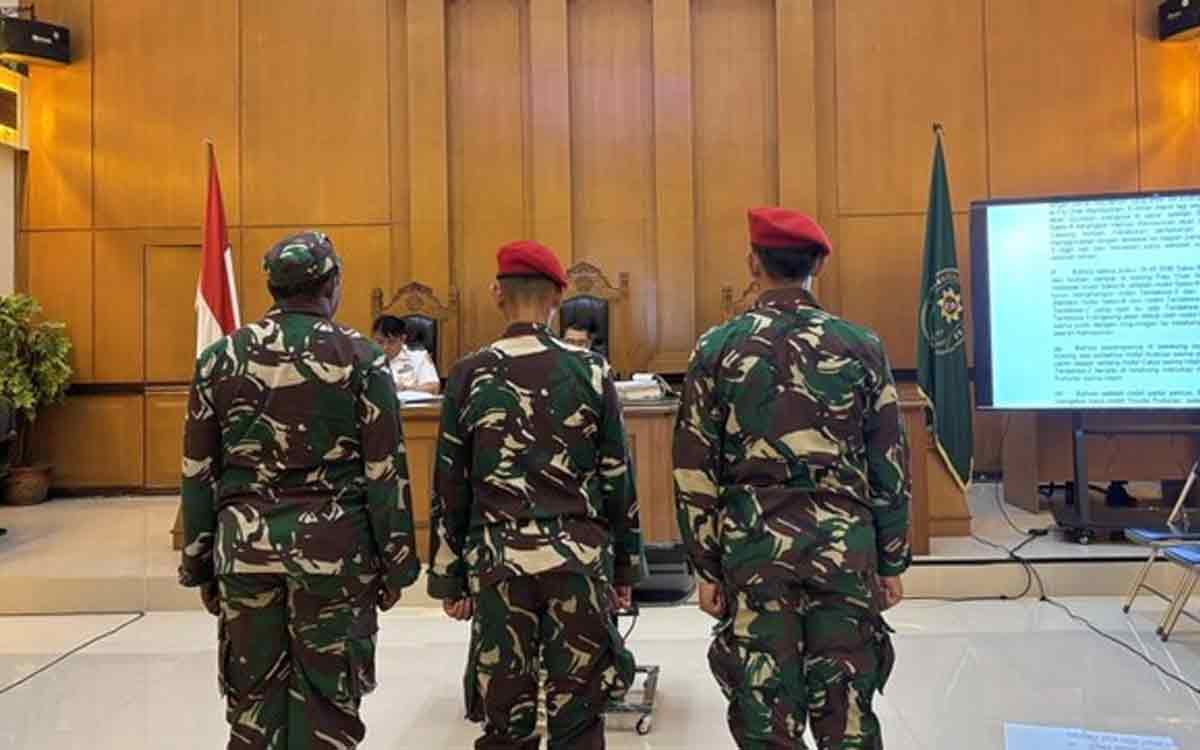Heboh! Tiga Prajurit TNI Jalani Sidang Tuntutan Kasus Pembunuhan Kepala Cabang Bank Heboh! Tiga Prajurit TNI Jalani Sidang Tuntutan Kasus Pembunuhan Kepala Cabang Bank