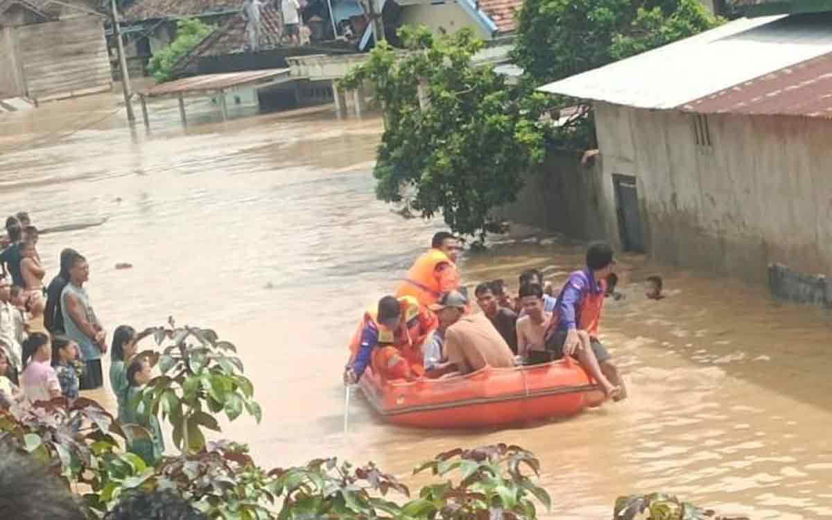 Mencekam! Banjir Besar Terjang Muratara, 64 Ribu Jiwa Terdampak, Jembatan Putus
