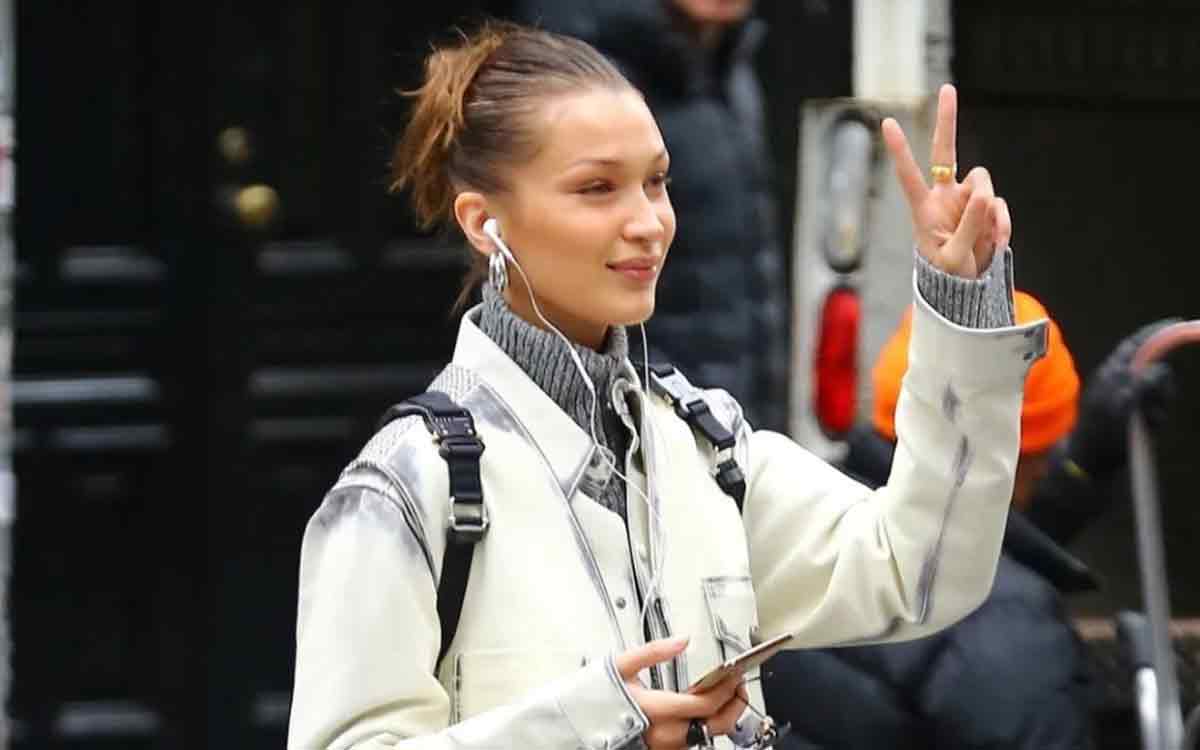 Bukan Ketinggalan Zaman, Ini Alasan Gen Z Suka Headphone Berkabel Lagi
