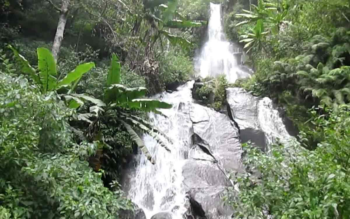 Sekali Datang Langsung Ketagihan! Air Terjun Girimanik Bikin Betah Tanpa Alasan