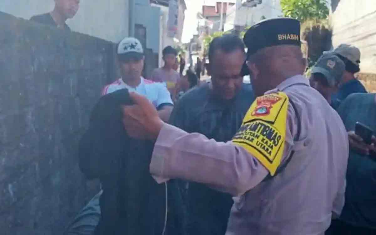 Menggemparkan Denpasar! Desak Sri Tarik Motor Pencuri Hingga Pelaku Tersungkur di Jalan Menggemparkan Denpasar! Desak Sri Tarik Motor Pencuri Hingga Pelaku Tersungkur di Jalan