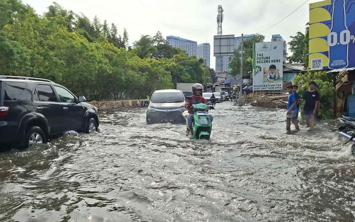 Warga Kembangan Menjerit! Banjir Disebut Makin Parah Gara-Gara Drainase Proyek Hotel