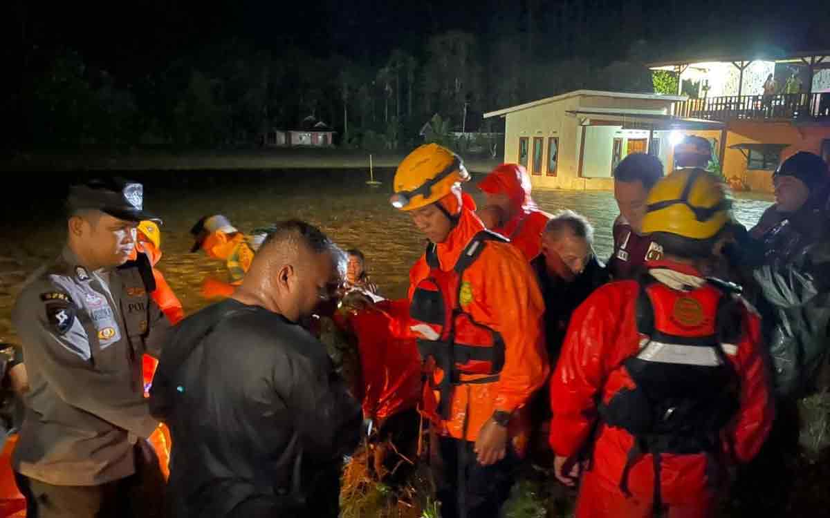Ngeri! Tanah Datar Dilanda Bencana, 60 Warga Terjebak Akibat Banjir dan Longsor