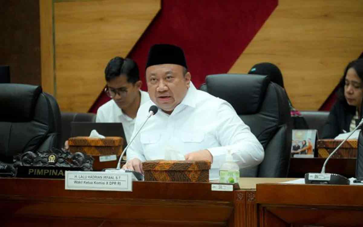 Sorotan Nasional! DPR Usulkan Prabowo Subianto Angkat Seluruh Guru Jadi PNS