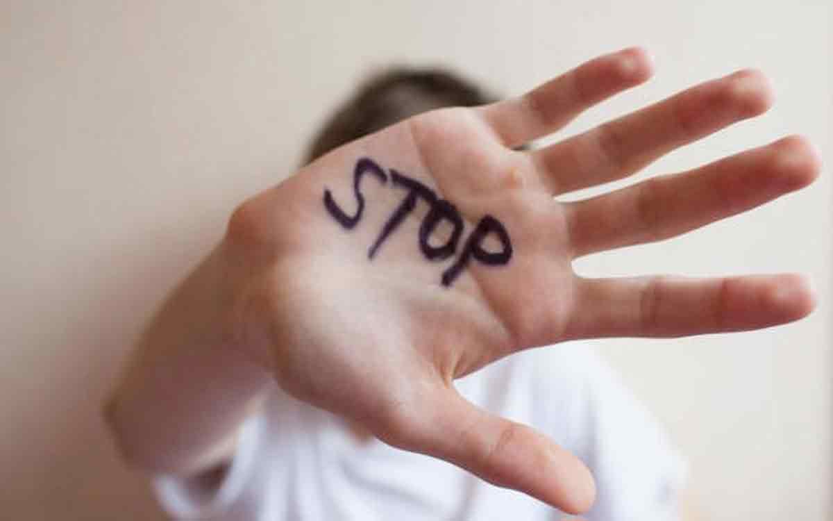 Tak Bermoral! Guru Honorer SMP di Surabaya Diduga Lecehkan Siswi di 3 Tempat yang Berbeda Tak Bermoral! Guru Honorer SMP di Surabaya Diduga Lecehkan Siswi di 3 Tempat yang Berbeda