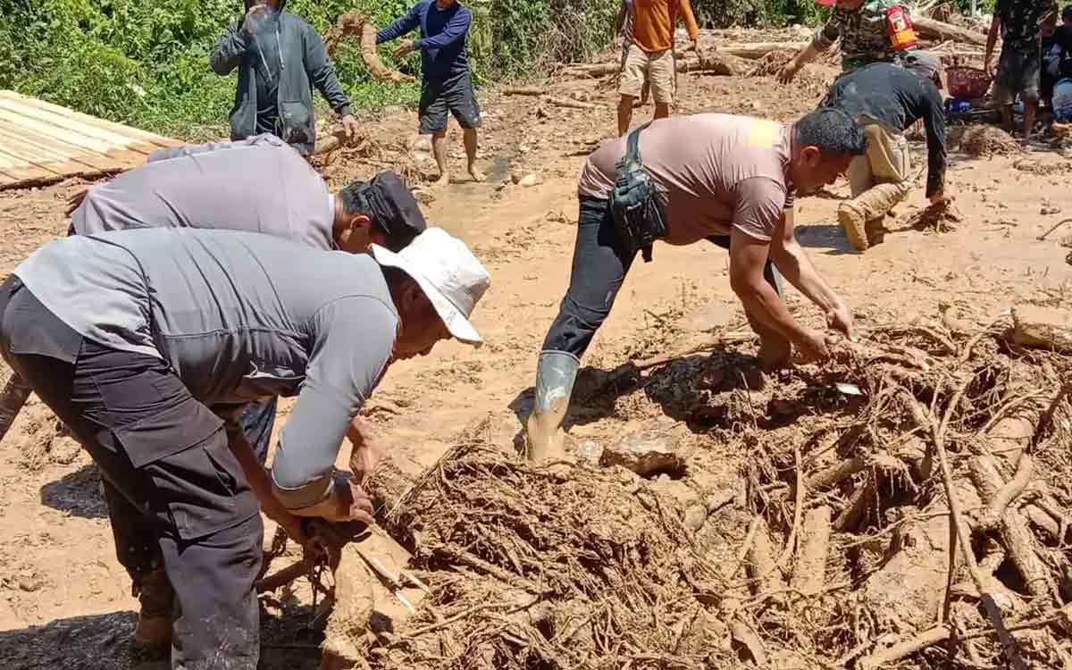 Akses Tertutup Akibat Longsor di Polewali Mandar, Warga Diminta Waspada