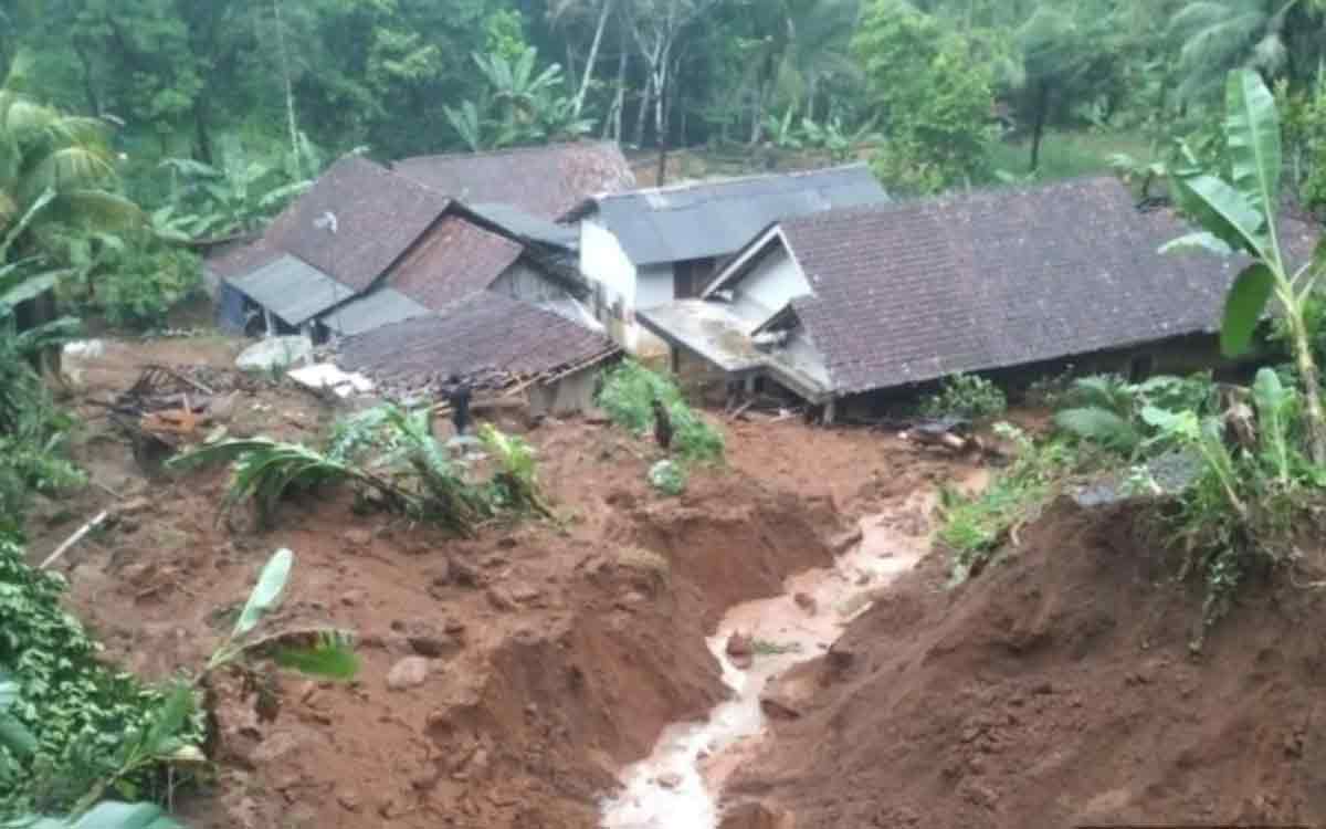 Ciamis Dilanda Longsor Hebat! Warga Berhamburan Selamatkan Diri