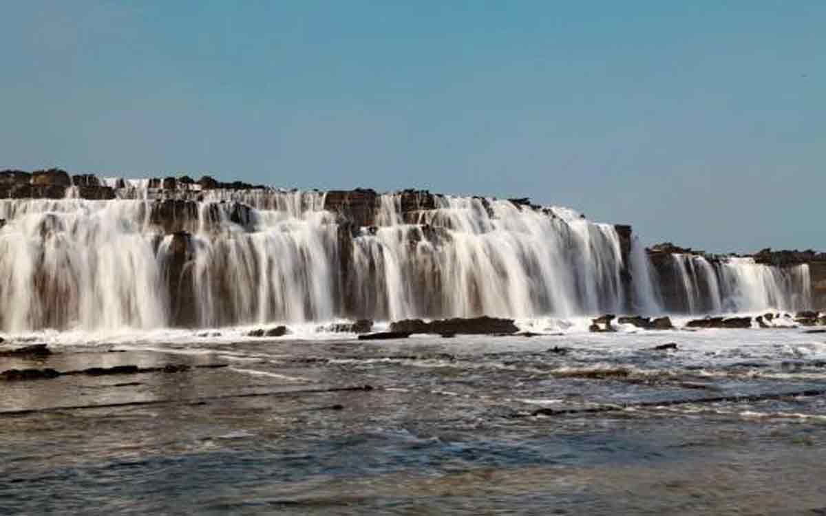 Jangan Lewatkan! Pantai Karang Taraje Banten Yang Penuh Kejutan Alam