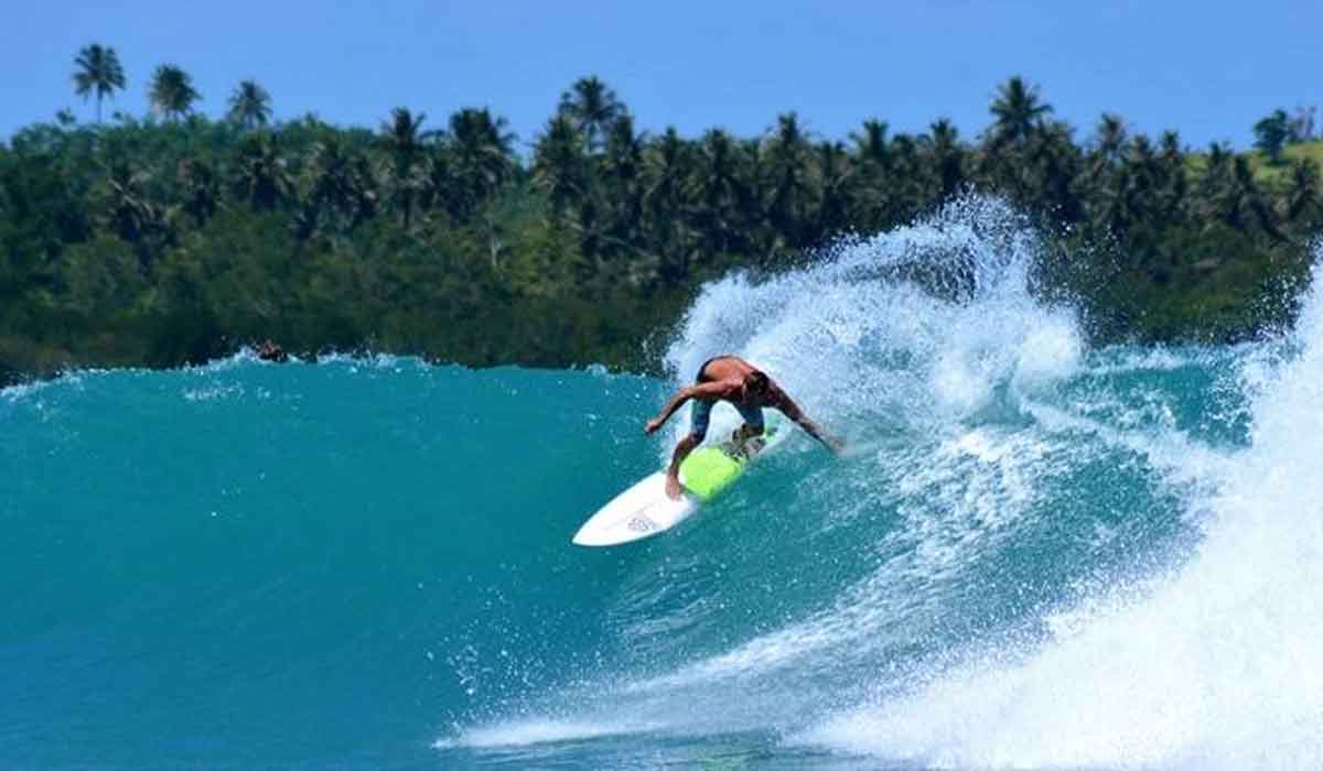 Pantai Sorake Nias Selatan, Surga Tersembunyi dengan Ombak Kelas Dunia!