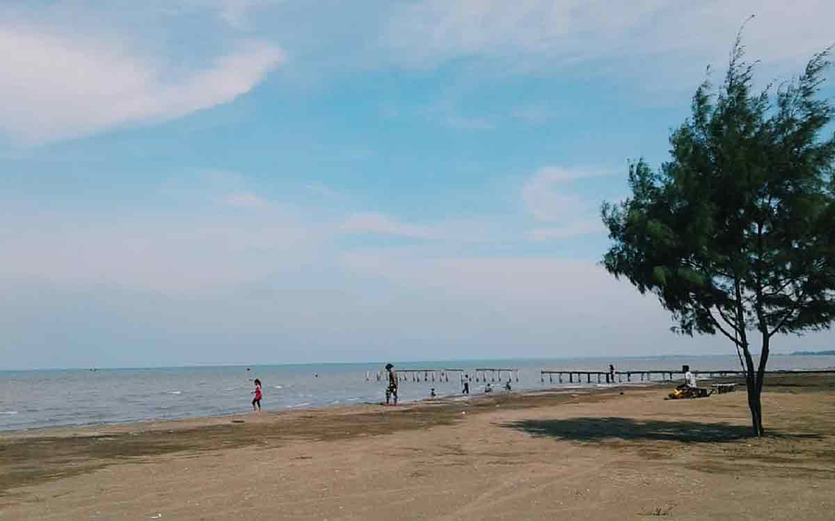 Pesona Tersembunyi Pantai Tanjung Pakis, Destinasi Tersembunyi Yang Bikin Hati Tenang