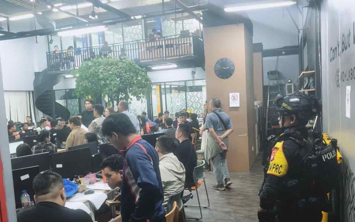 Geger! Polisi Gerebek Markas Judol Internasional di Hayam Wuruk Jakbar, 321 WNA Ditangkap