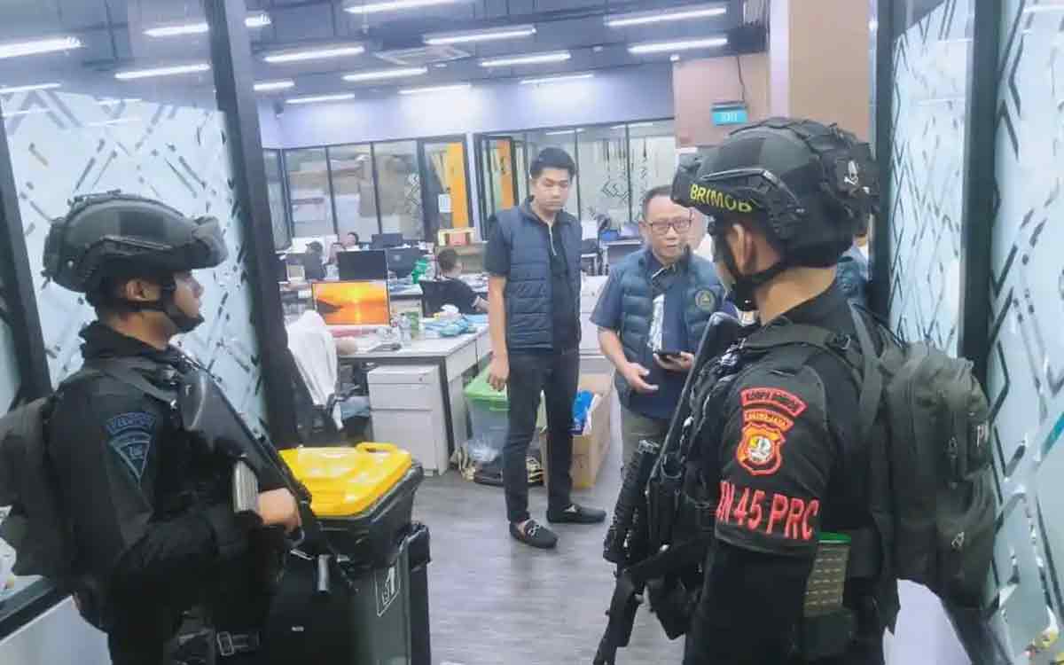Heboh! Penggerebekan Besar di Hayam Wuruk, 321 WNA Terkait Judol Ditangkap Polisi