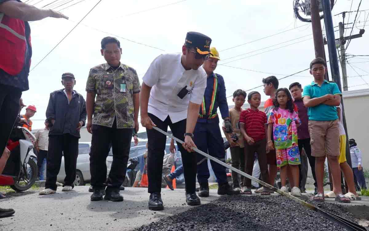 Gerak Cepat! Rico Waas Tuntaskan Jalan Rusak di Marelan, Dua Titik Mulai Dibeton