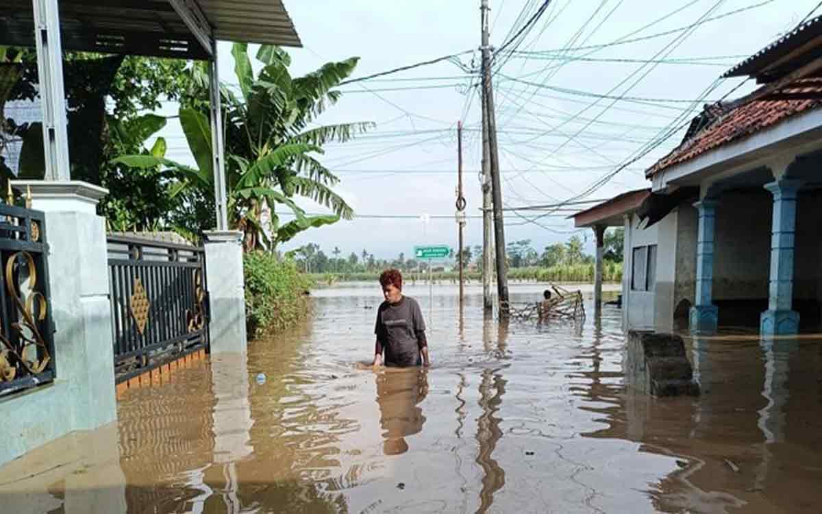 Sungai Meluap, 300 Rumah di Kutorenon Lumajang Terendam Banjir Setinggi 1,5 Meter
