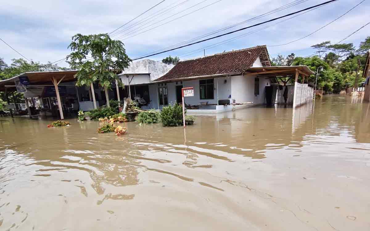 Sungai Meluap, 300 Rumah di Kutorenon Lumajang Terendam Banjir Setinggi 1,5 Meter