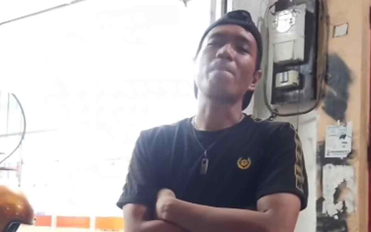 Heboh Makassar! Jukir Diduga Pungli di Minimarket, Klaim Resmi Jadi Sorotan Heboh Makassar! Jukir Diduga Pungli di Minimarket, Klaim Resmi Jadi Sorotan