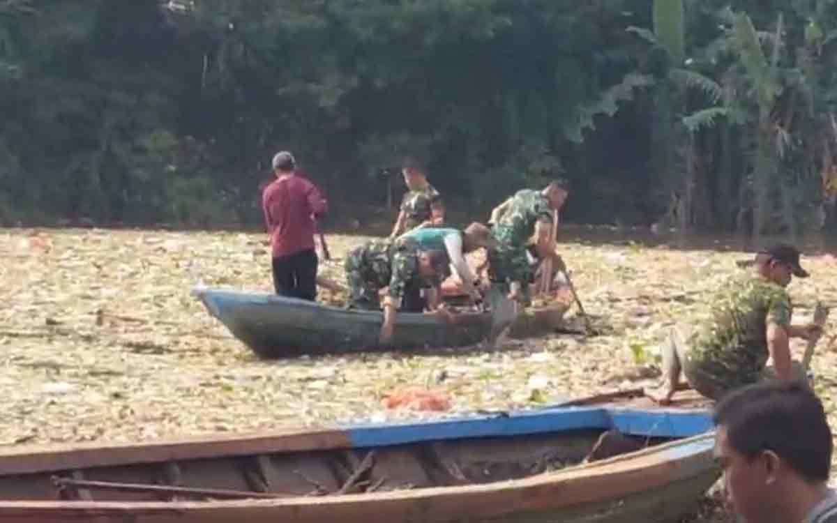 Geger Cianjur! Sungai Cikundul Penuh Sampah, Warga Tak Lagi Bisa Melintas1200