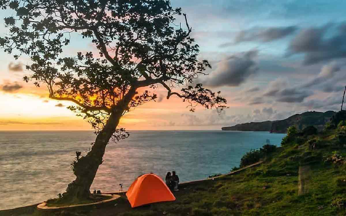 Tanjung Kesirat, Tebing Cantik Dengan Sunset Paling Romantis di Yogyakarta