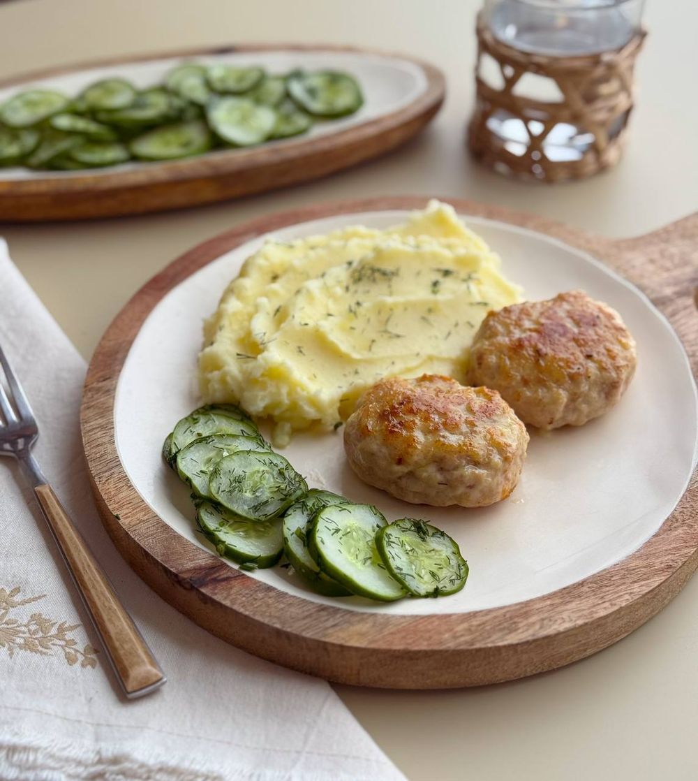 Куриные котлеты с сырным пюре