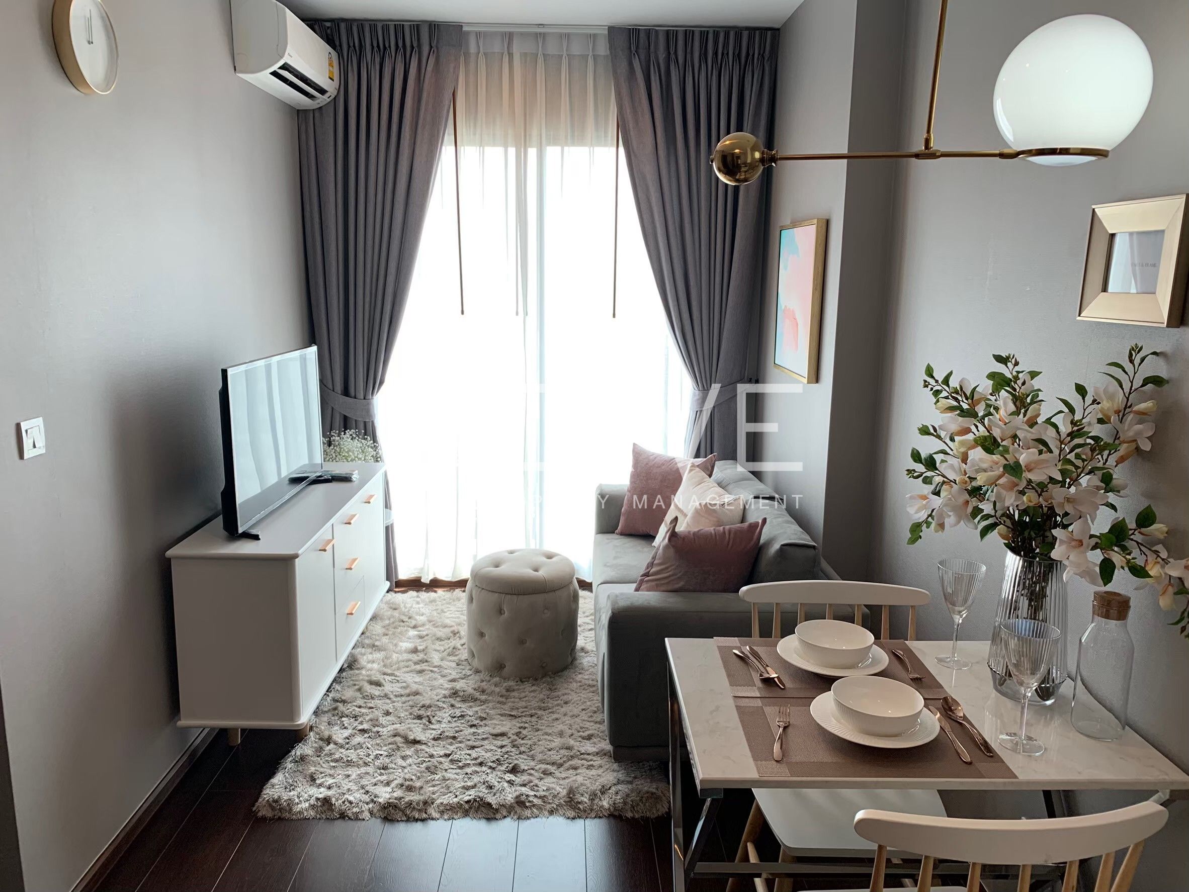 1 นอน ห้องสวย เพดานสูงโปร่ง คอนโดสุดหรู บนทำเลเอกมัย ใกล้ BTS เอกมัย 2.3 กม. / ให้เช่าและขายคอนโด