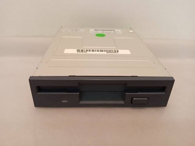 Samsung SFD-321B 3.5-Inch Dual-Density Internal Floppy Disk Drive