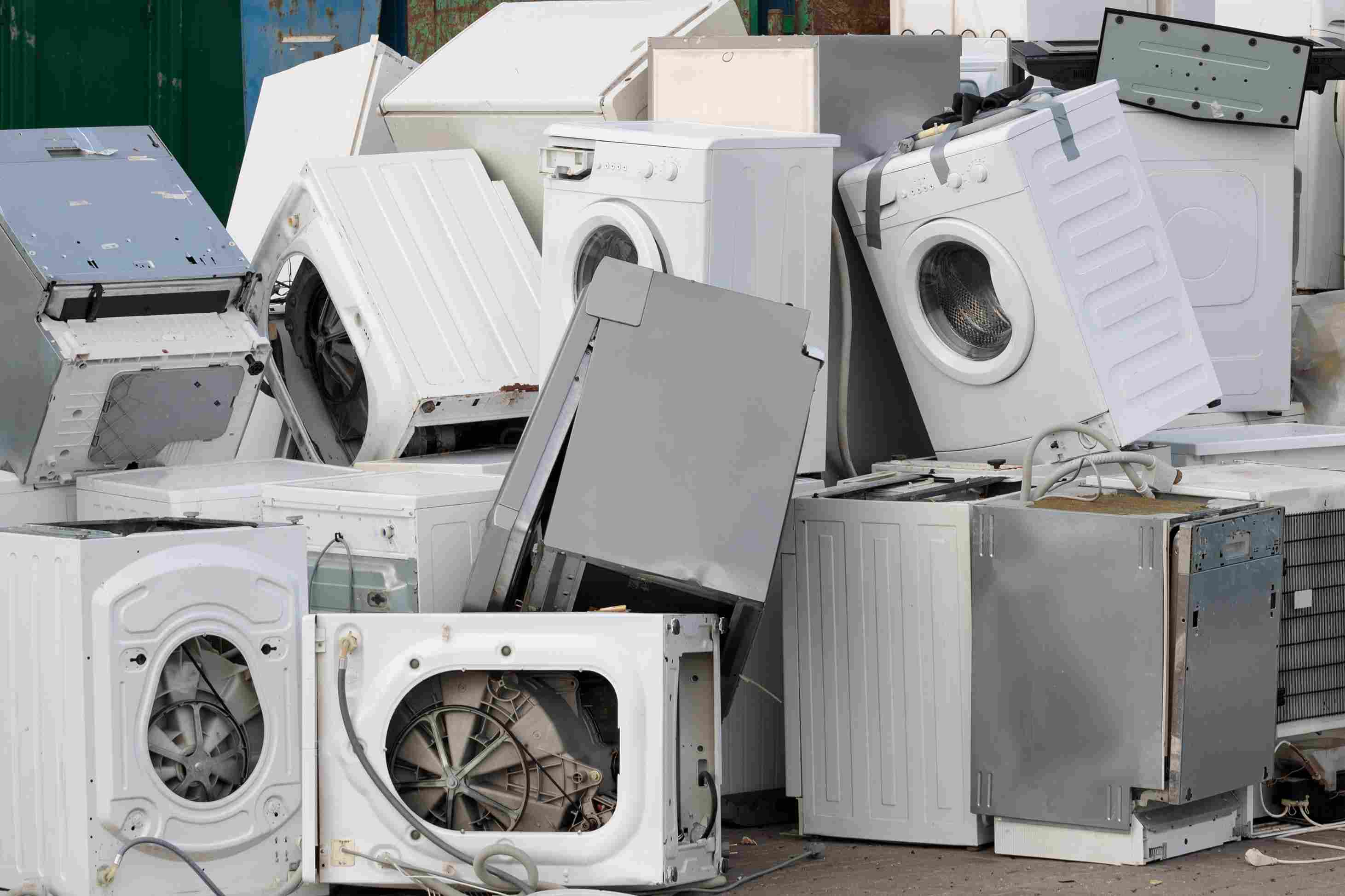 electronic-equipment-in-a-landfill-pile-of-used