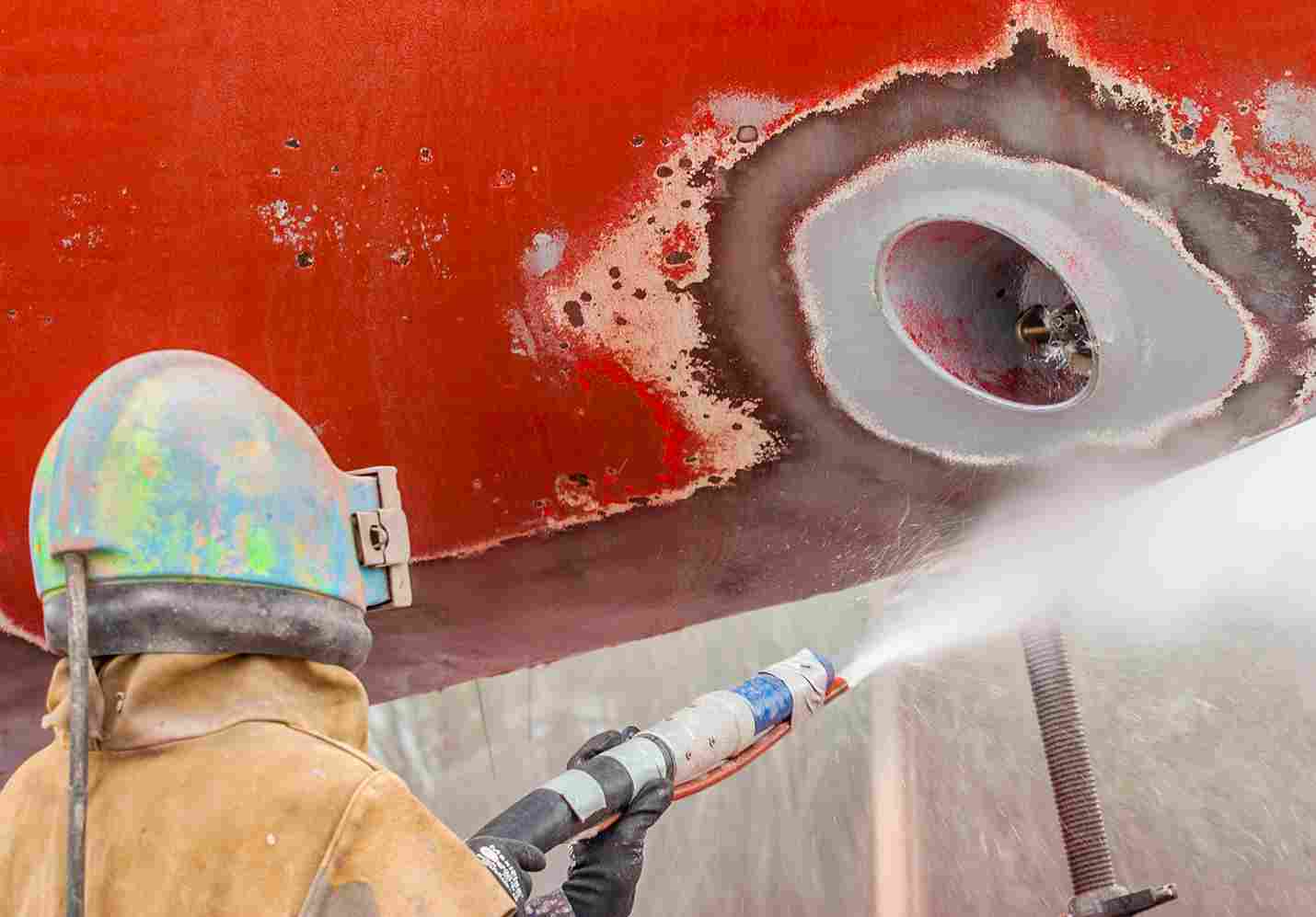 worker-sandblasting-the-corroded-hull-of-a-water-tank