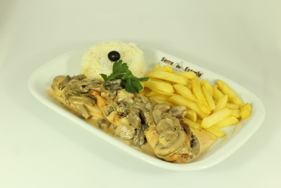 Restaurante Serra da Estrela - Servido Menu (Takeaway, Delivery) - Chicken Steaks with Mushroom Sauce