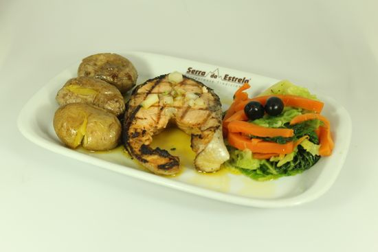 Restaurante Serra da Estrela - Servido Menu (Takeaway, Delivery) - Grilled salmon