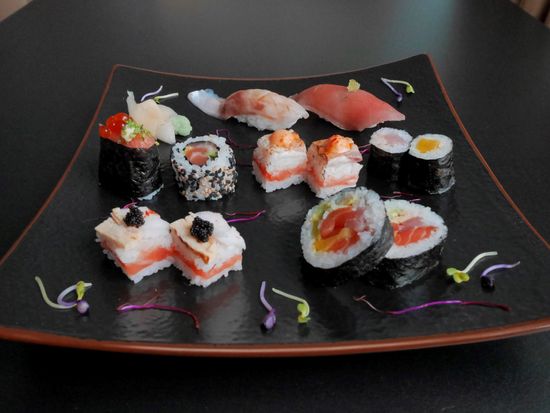 SUSHI & RAMEN by Nomiya - Servido Menu (Takeaway, Delivery) - Sushi Moriawase - Sushi Mix - (10 pcs)