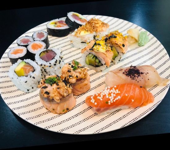 SUSHI & RAMEN by Nomiya - Servido Menu (Takeaway, Delivery) - Sushi Moriawase - Mix de Sushi - (16 uni)