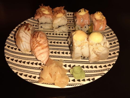 SUSHI & RAMEN by Nomiya - Servido Menu (Takeaway, Delivery) - Braised Sushi only Salmon - Sushi Mix - (8 uni)