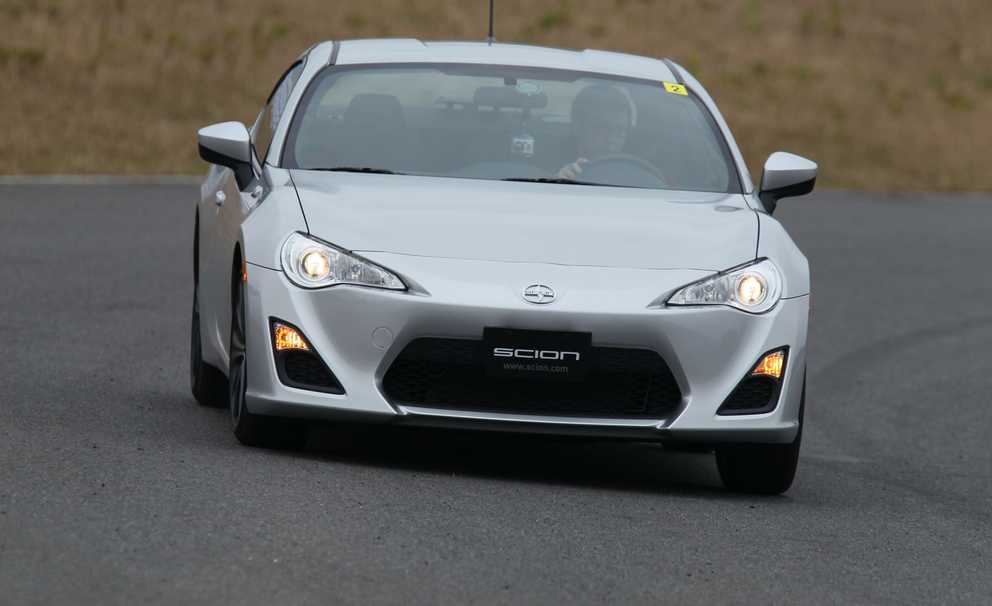 2013 Scion Fr S Test Drive Front Profile (Gallery 32 of 47)