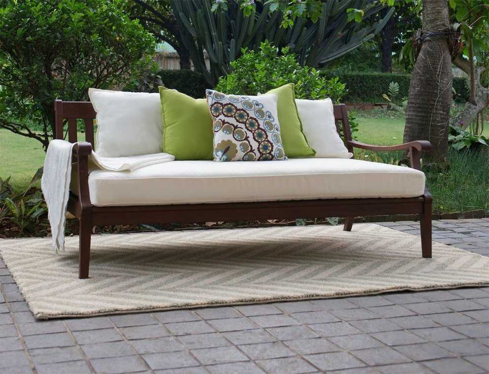 Featured Photo of Dowling Patio Daybeds with Cushion