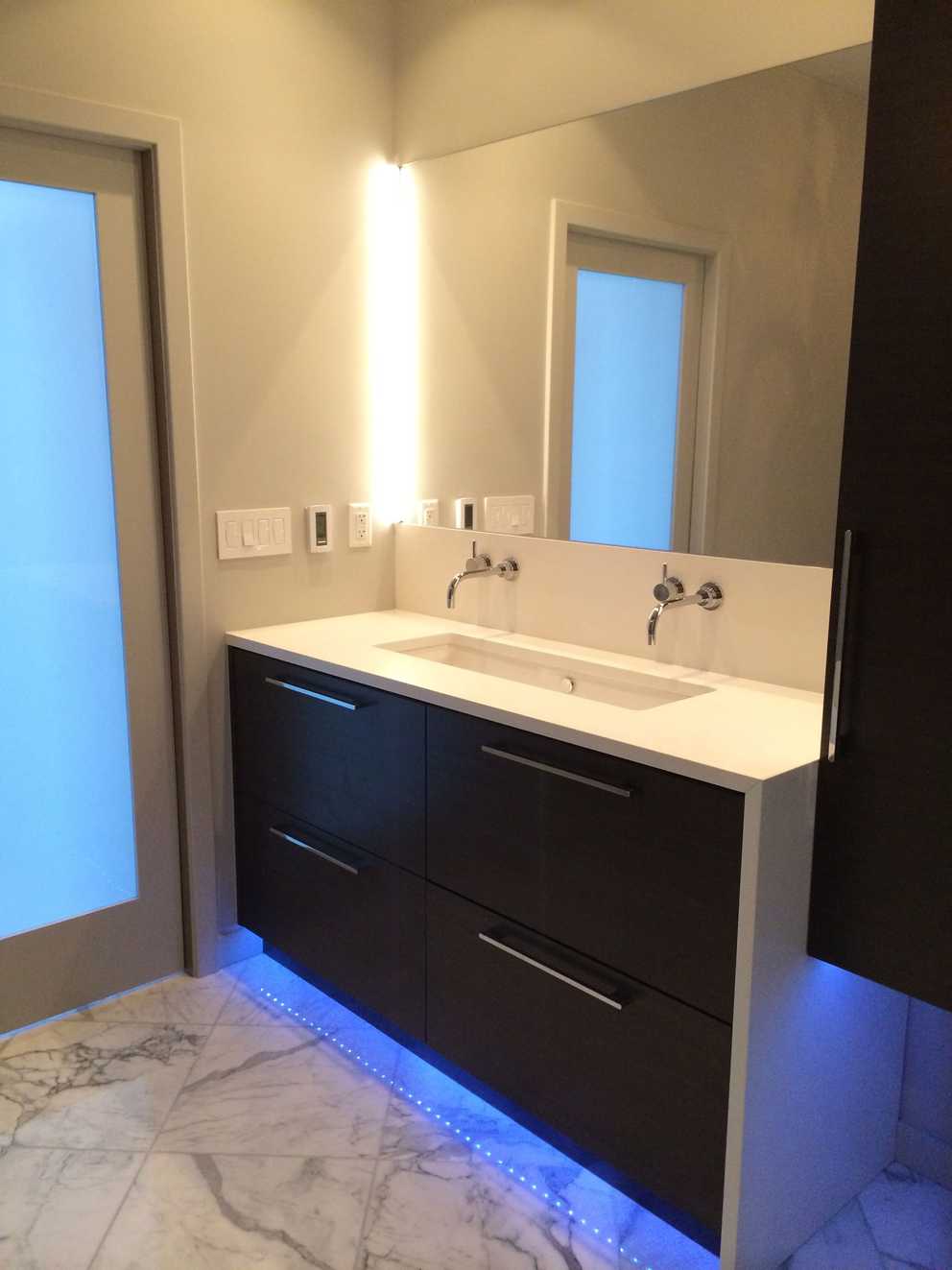 Bathroom: 20+ Beautiful Modern Bathroom Lighting Ideas (#5 of 19 Photos)