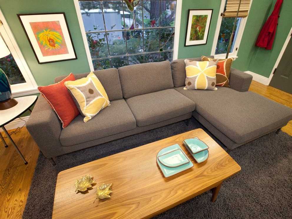 Modern Sofa In Green Living Room (Photo 23 of 31)