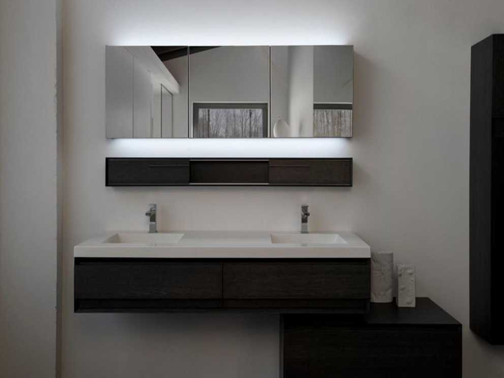Featured Image of Modern Bath Mirrors