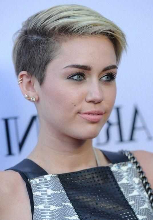 Featured Photo of Miley Cyrus Short Haircuts