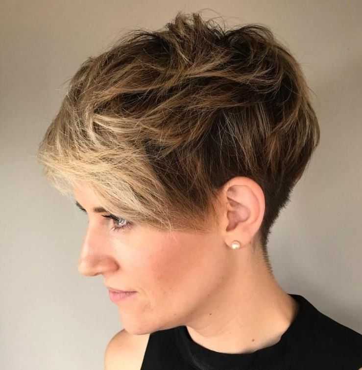 Featured Photo of Messy Tapered Pixie Haircuts
