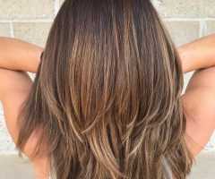 20 Inspirations Medium Two-layer Haircuts