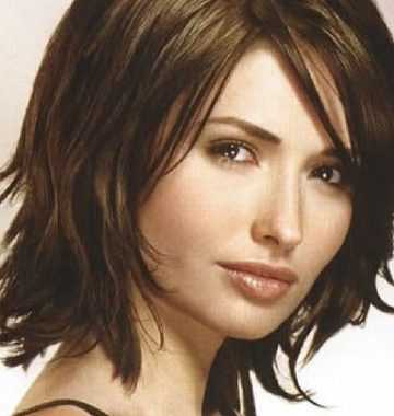 Feminine Medium Hairstyles for Women