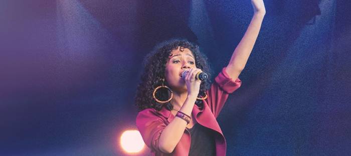 Izabela Ryos lança novo single - Amor infinito