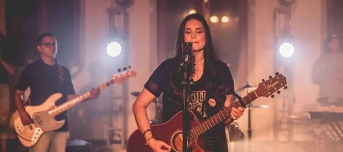 Kathleen Bertelli lança novo single -Queres em Mim